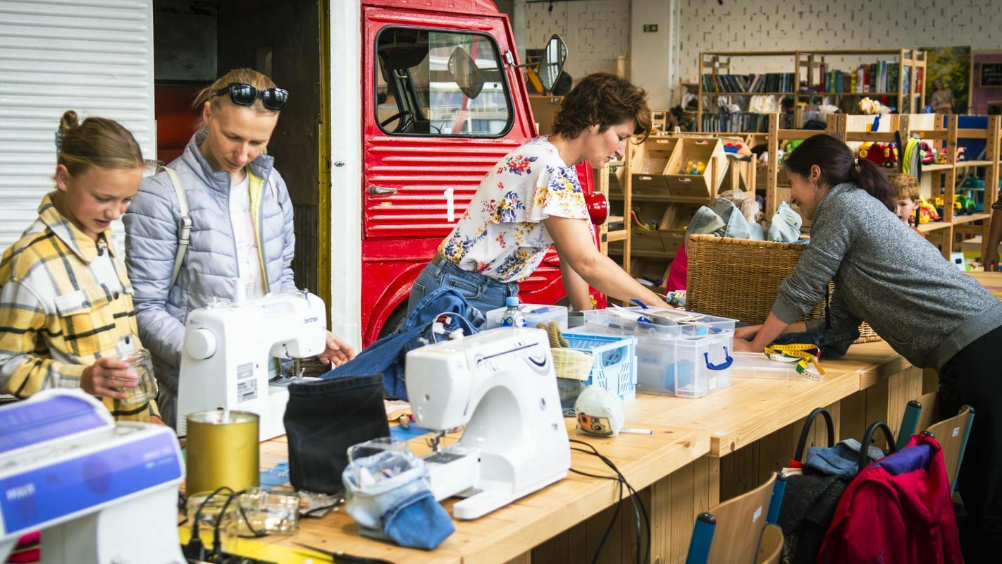 Atelier by Kringwinkel: SOS gaatje in je kledij (open workshop)