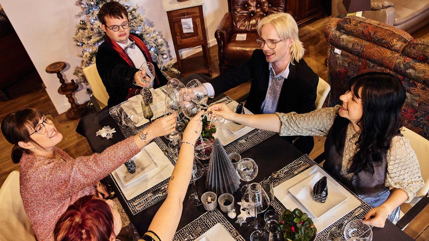 Zo vieren onze klanten de feestdagen: feestlooks uit de Kringwinkel