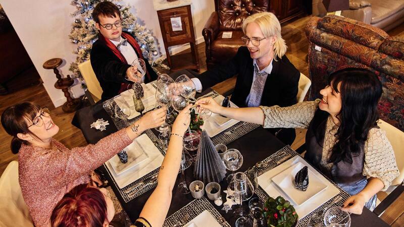 Zo vieren onze klanten de feestdagen: feestlooks uit de Kringwinkel