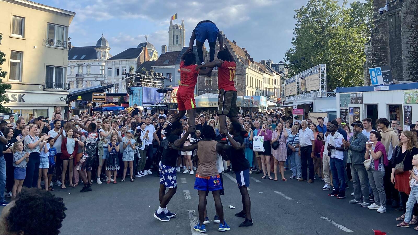 7. Trek naar een lokaal festival